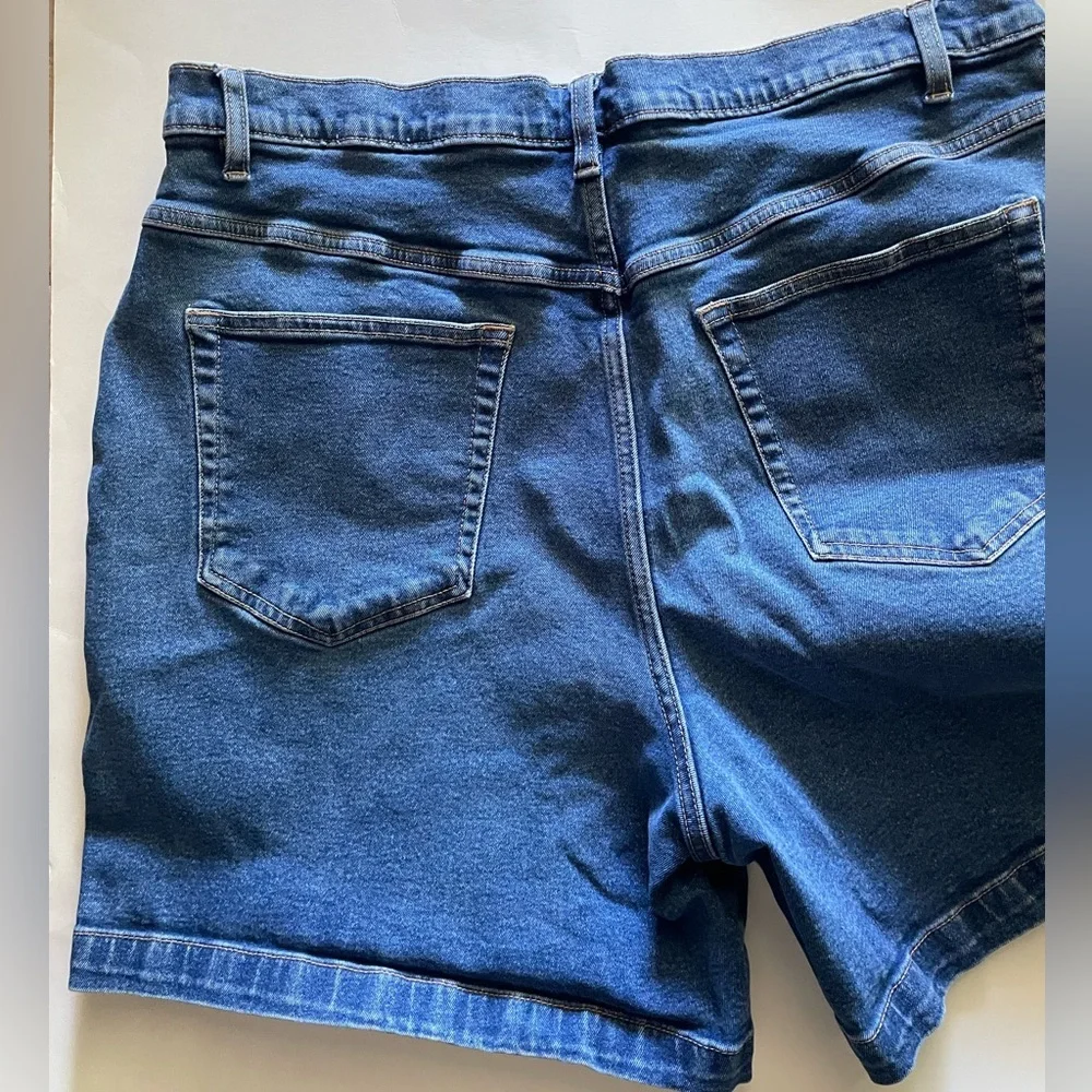 Vintage Cherokee Mom Fit Jean Shorts